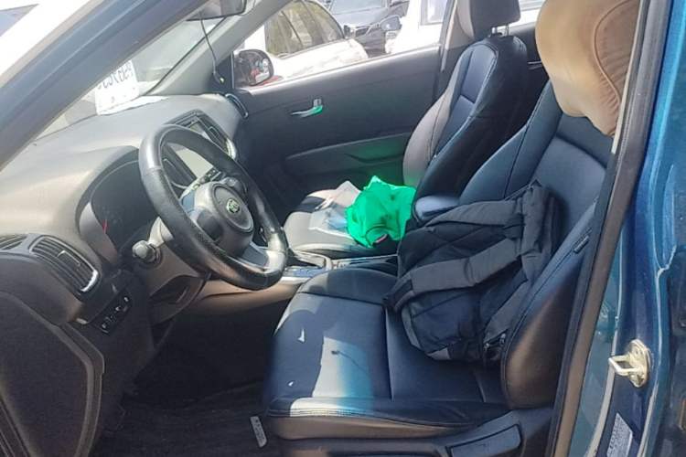 Used Kia KX3 2015 1.6L Automatic Two-Wheel Drive DLX Left Front Seat