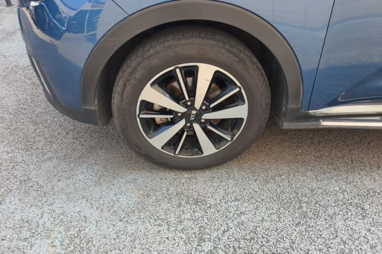 Used Kia KX3 2015 1.6T Automatic Two-Wheel Drive DLX Left Front Wheel Hub