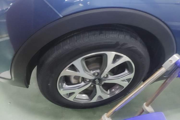 Used Kia KX3 2015 1.6L Automatic Two-Wheel Drive DLX Left Front Wheel Hub
