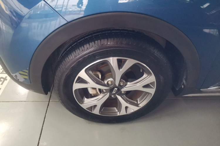 Used Kia KX3 2015 1.6L Automatic Two-Wheel Drive DLX Left Front Wheel Hub