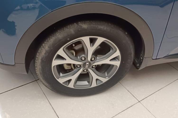 Used Kia KX3 2015 1.6L Automatic Two-Wheel Drive DLX Left Front Wheel Hub