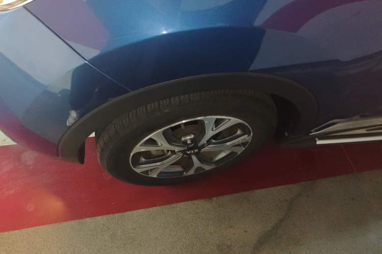 Used Kia KX3 2015 1.6L Automatic Two-Wheel Drive DLX Left Front Wheel Hub
