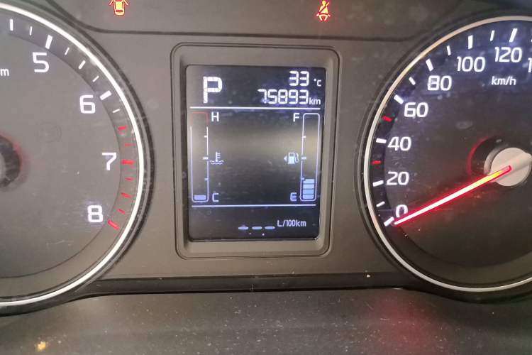 Used Kia KX3 2015 1.6L Automatic Two-Wheel Drive DLX Odometer Close Up