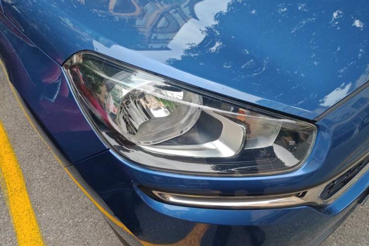 Used Kia KX3 2015 1.6T Automatic Two-Wheel Drive DLX Right Front Headlight