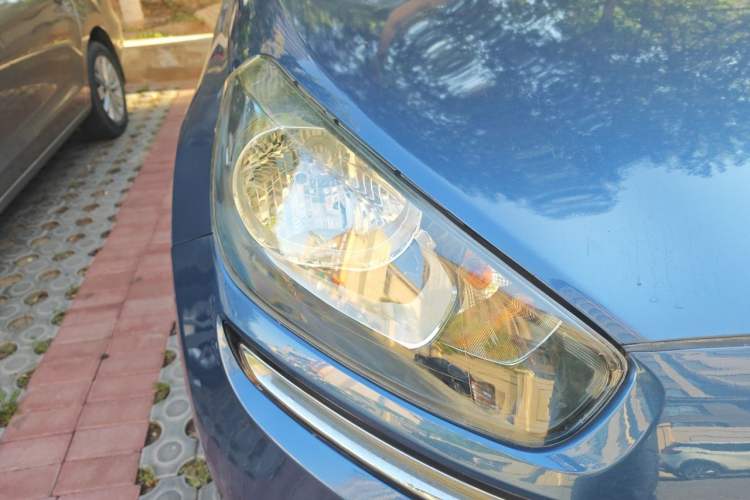 Used Kia KX3 2015 1.6L Automatic Two-Wheel Drive DLX Right Front Headlight