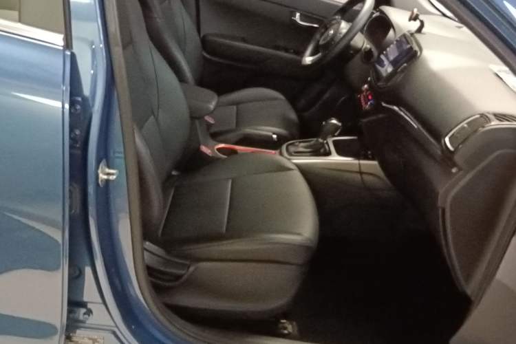 Used Kia KX3 2015 1.6L Automatic Two-Wheel Drive DLX Right Front Seat
