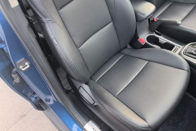 Used Kia KX3 2015 1.6L Automatic Two-Wheel Drive DLX Right Front Seat