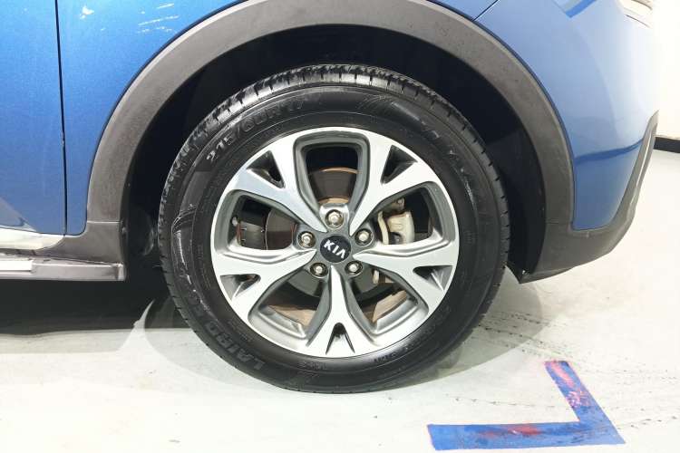 Used Kia KX3 2015 1.6L Automatic Two-Wheel Drive DLX Right Front Wheel Hub