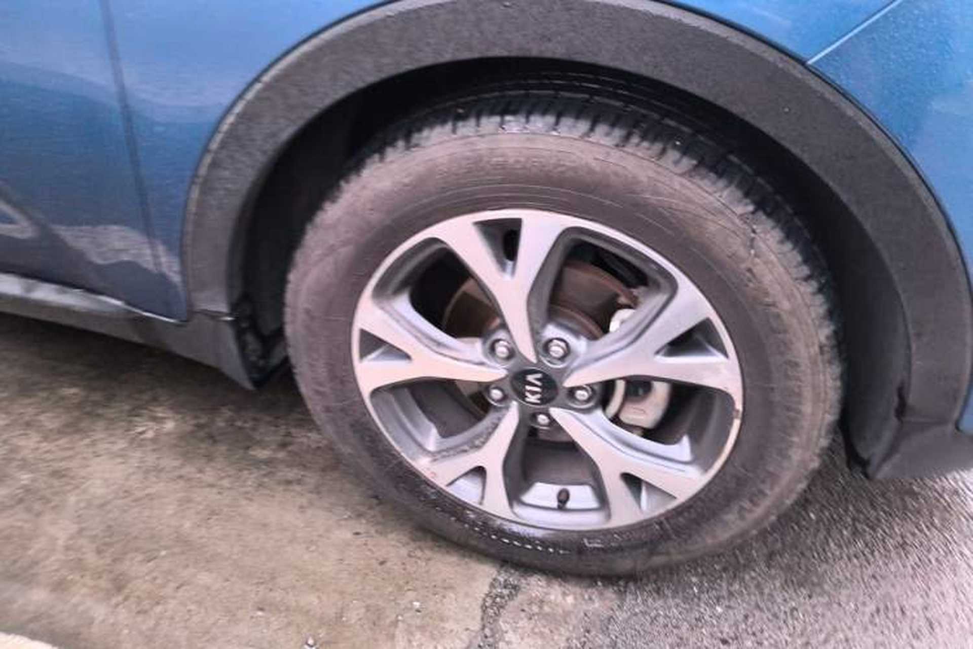 Used Kia KX3 2015 1.6L Automatic Two-Wheel Drive DLX Right Front Wheel Hub