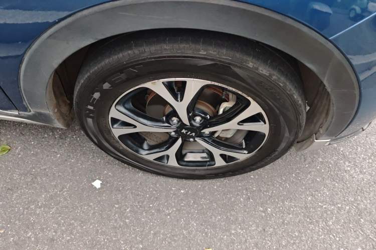 Used Kia KX3 2015 1.6L Automatic Two-Wheel Drive DLX Right Front Wheel Hub