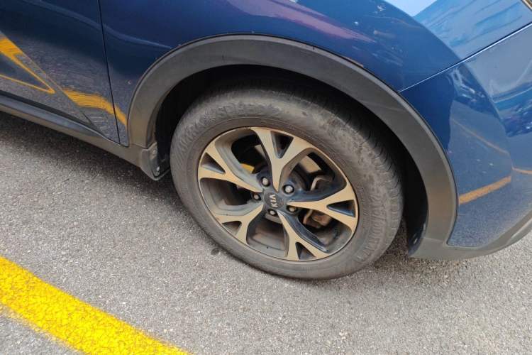 Used Kia KX3 2015 1.6T Automatic Two-Wheel Drive DLX Right Front Wheel Hub