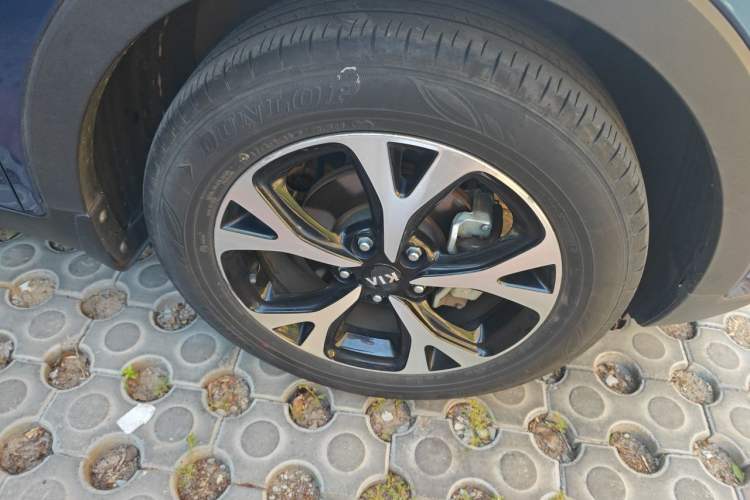 Used Kia KX3 2015 1.6L Automatic Two-Wheel Drive DLX Right Front Wheel Hub