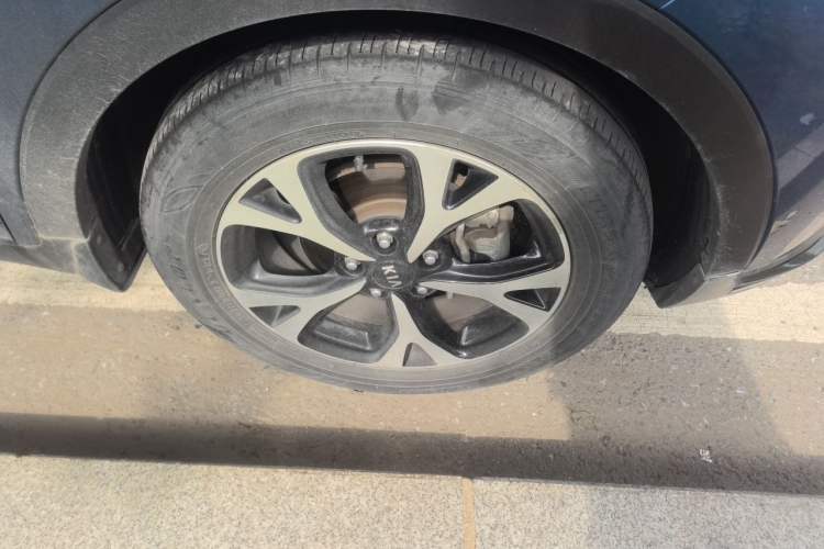 Used Kia KX3 2015 1.6L Automatic Two-Wheel Drive DLX Right Front Wheel Hub