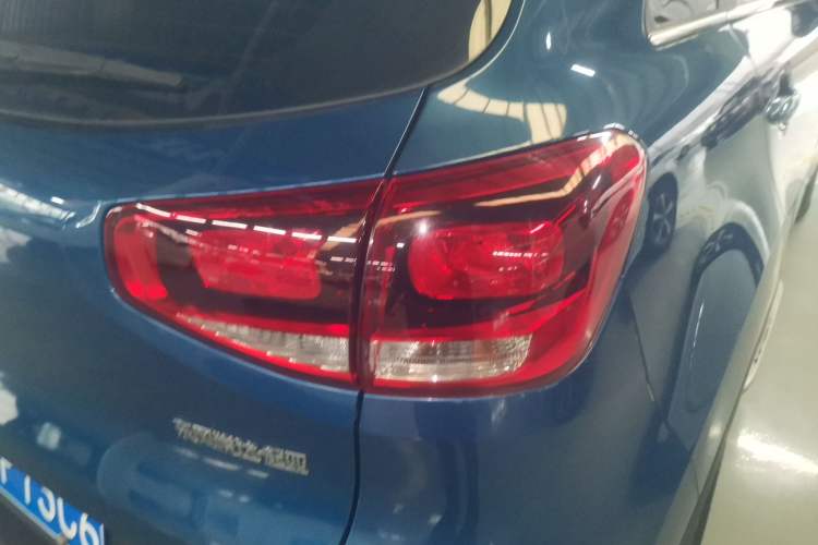 Used Kia KX3 2015 1.6L Automatic Two-Wheel Drive DLX Right Rear Taillight