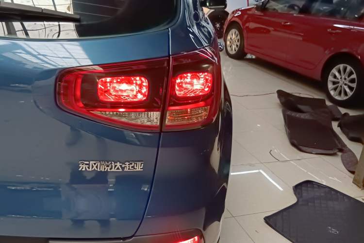 Used Kia KX3 2015 1.6L Automatic Two-Wheel Drive DLX Right Rear Taillight