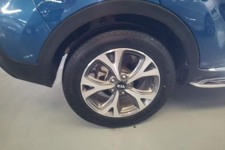 Used Kia KX3 2015 1.6L Automatic Two-Wheel Drive DLX Right Rear Wheel Hub