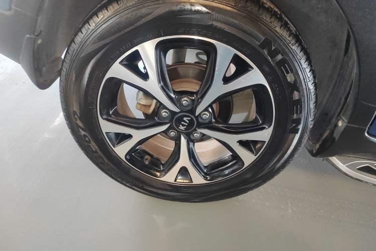 Used Kia KX3 2015 1.6T Automatic Two-Wheel Drive DLX Right Rear Wheel Hub