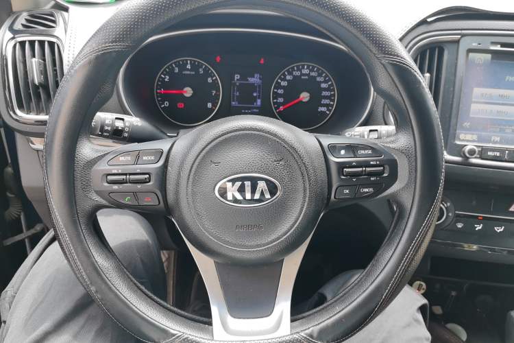 Used Kia KX3 2015 1.6L Automatic Two-Wheel Drive DLX Steering Wheel