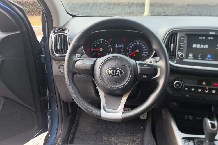 Used Kia KX3 2015 1.6L Automatic Two-Wheel Drive DLX Steering Wheel