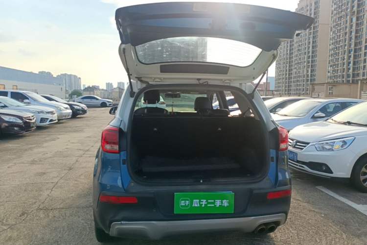 Used Kia KX3 2015 1.6T Automatic Two-Wheel Drive DLX Trunk