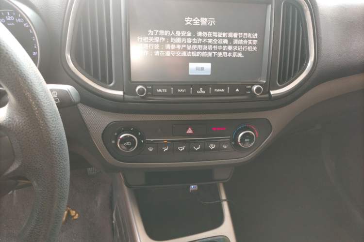 Used Kia KX3 2015 1.6L Manual Two-Wheel-Drive GLS Audio And AC Panel