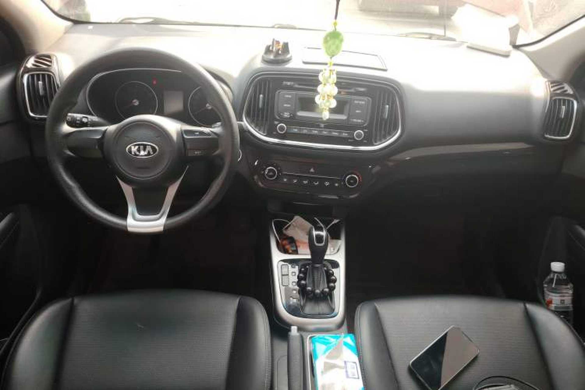Used Kia KX3 2015 1.6L Automatic Two-Wheel Drive DLX Center Console