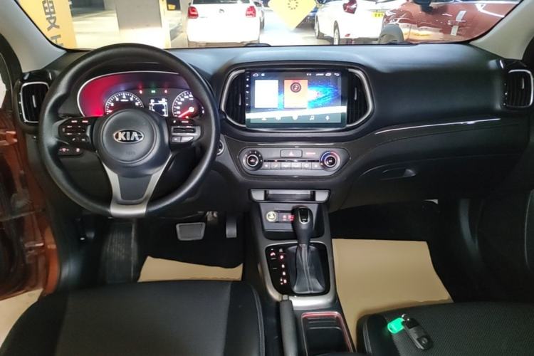 Used Kia KX3 2015 1.6L Automatic Two-Wheel Drive DLX Center Console