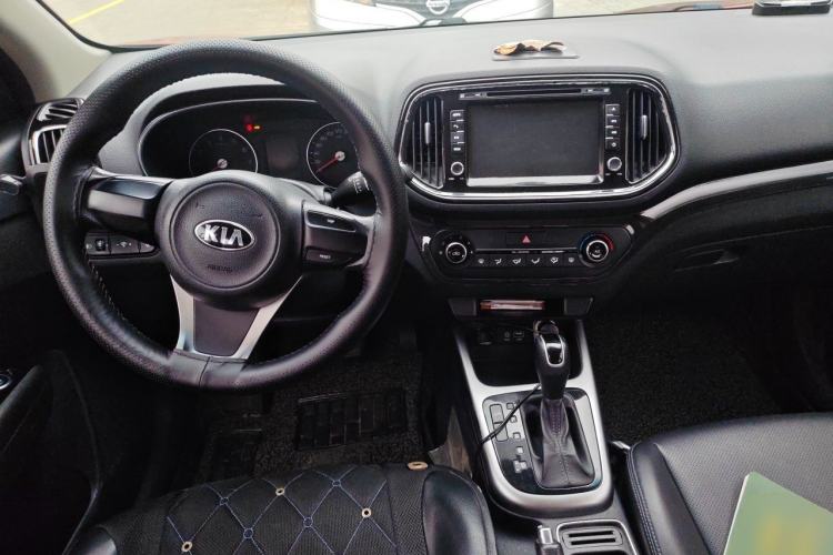 Used Kia KX3 2015 1.6L Automatic Two-Wheel Drive DLX Center Console