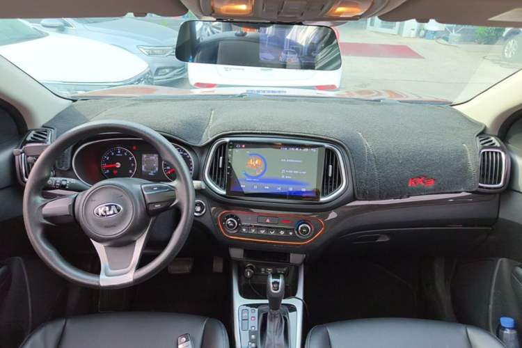 Used Kia KX3 2015 1.6L Automatic Two-Wheel Drive DLX Center Console
