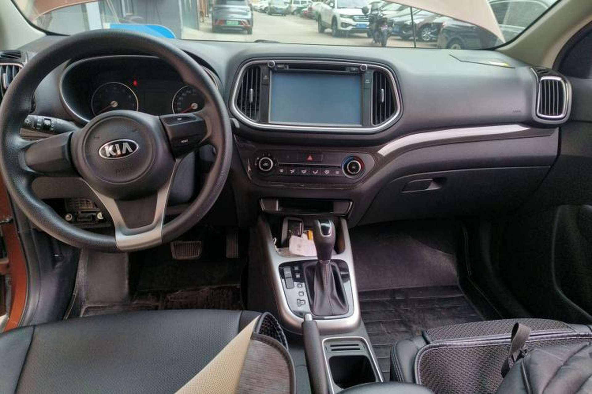 Used Kia KX3 2015 1.6L Automatic Two-Wheel Drive DLX Center Console