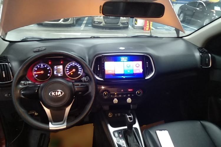 Used Kia KX3 2015 1.6L Automatic Two-Wheel Drive DLX Center Console