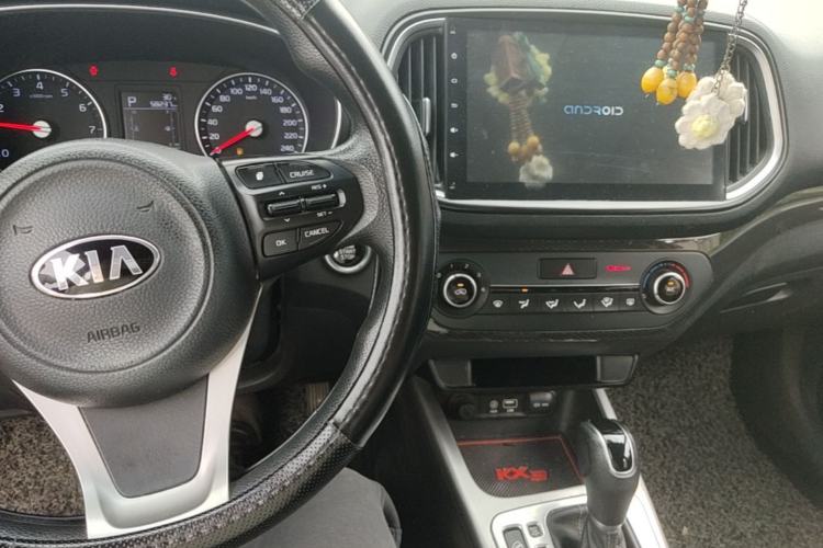 Used Kia KX3 2015 1.6L Automatic Two-Wheel Drive DLX Center Console