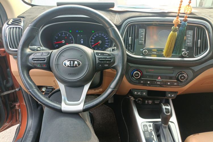 Used Kia KX3 2015 2.0L Automatic 4x4 PRM Center Console