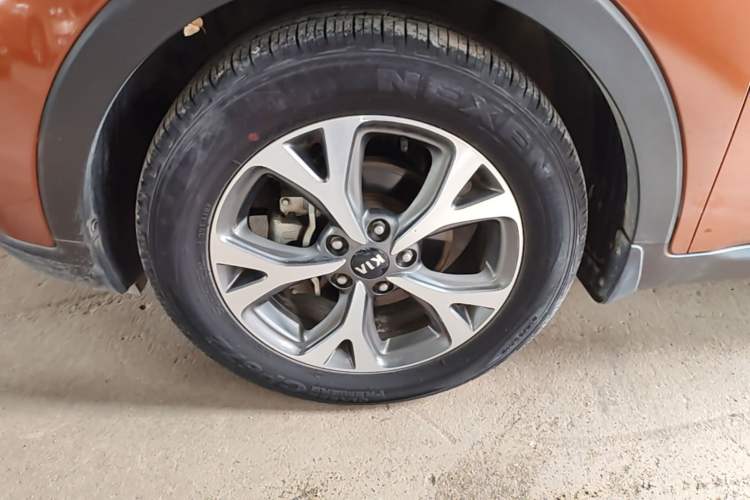Used Kia KX3 2015 1.6L Automatic Two-Wheel Drive DLX Exterior 4
