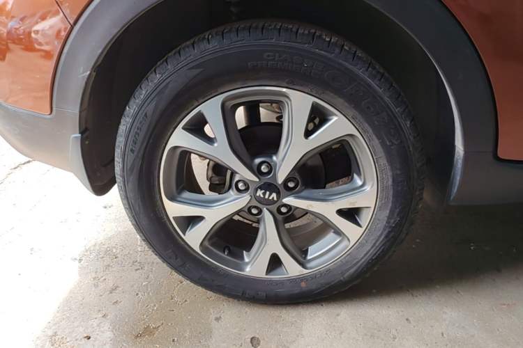 Used Kia KX3 2015 1.6L Automatic Two-Wheel Drive DLX Exterior 5
