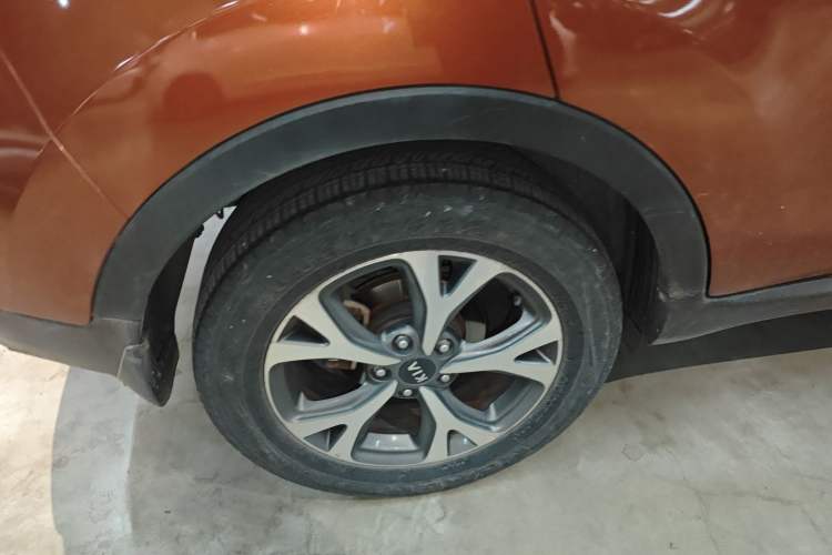 Used Kia KX3 2015 1.6L Automatic Two-Wheel Drive DLX Exterior 8