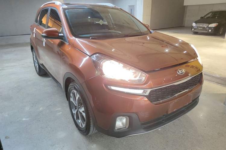 Used Kia KX3 2015 1.6L Automatic Two-Wheel Drive DLX Front Right 45 Deg