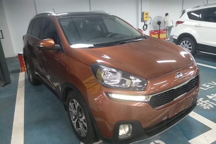Used Kia KX3 2015 1.6L Automatic Two-Wheel Drive DLX Front Right 45 Deg