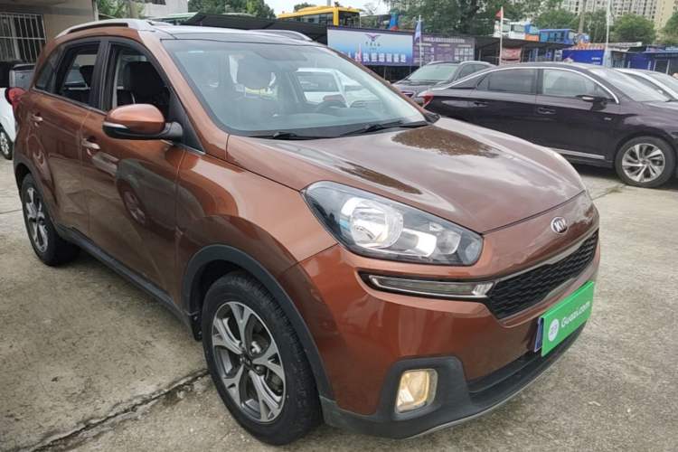 Used Kia KX3 2015 1.6L Automatic Two-Wheel Drive DLX Front Right 45 Deg