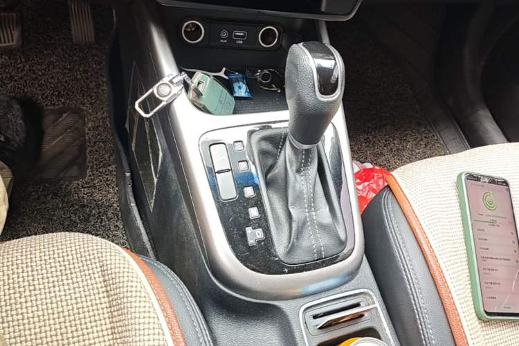 Used Kia KX3 2015 1.6L Automatic Two-Wheel Drive DLX Gear Lever