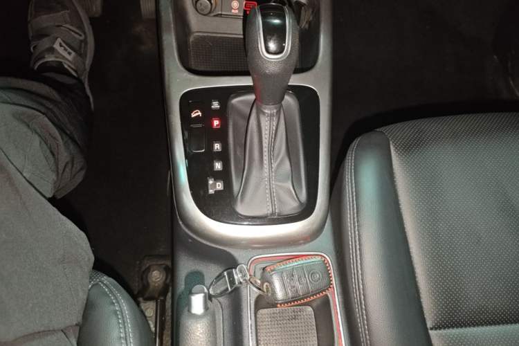 Used Kia KX3 2015 1.6L Automatic Two-Wheel Drive DLX Gear Lever