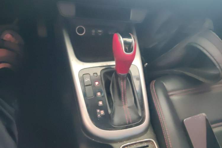Used Kia KX3 2015 1.6T Automatic Two-Wheel Drive DLX Gear Lever