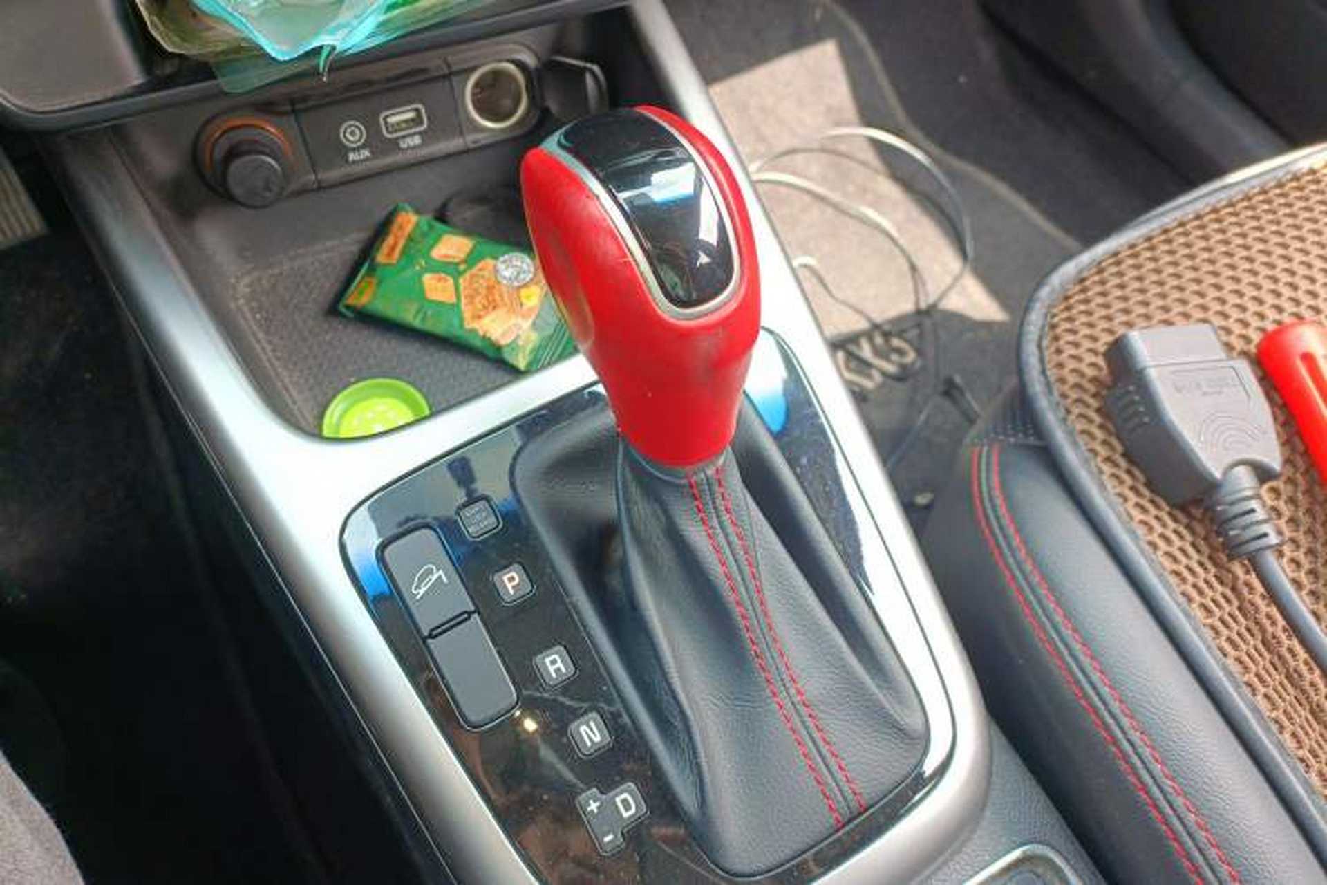 Used Kia KX3 2015 1.6T Automatic Two-Wheel Drive DLX Gear Lever