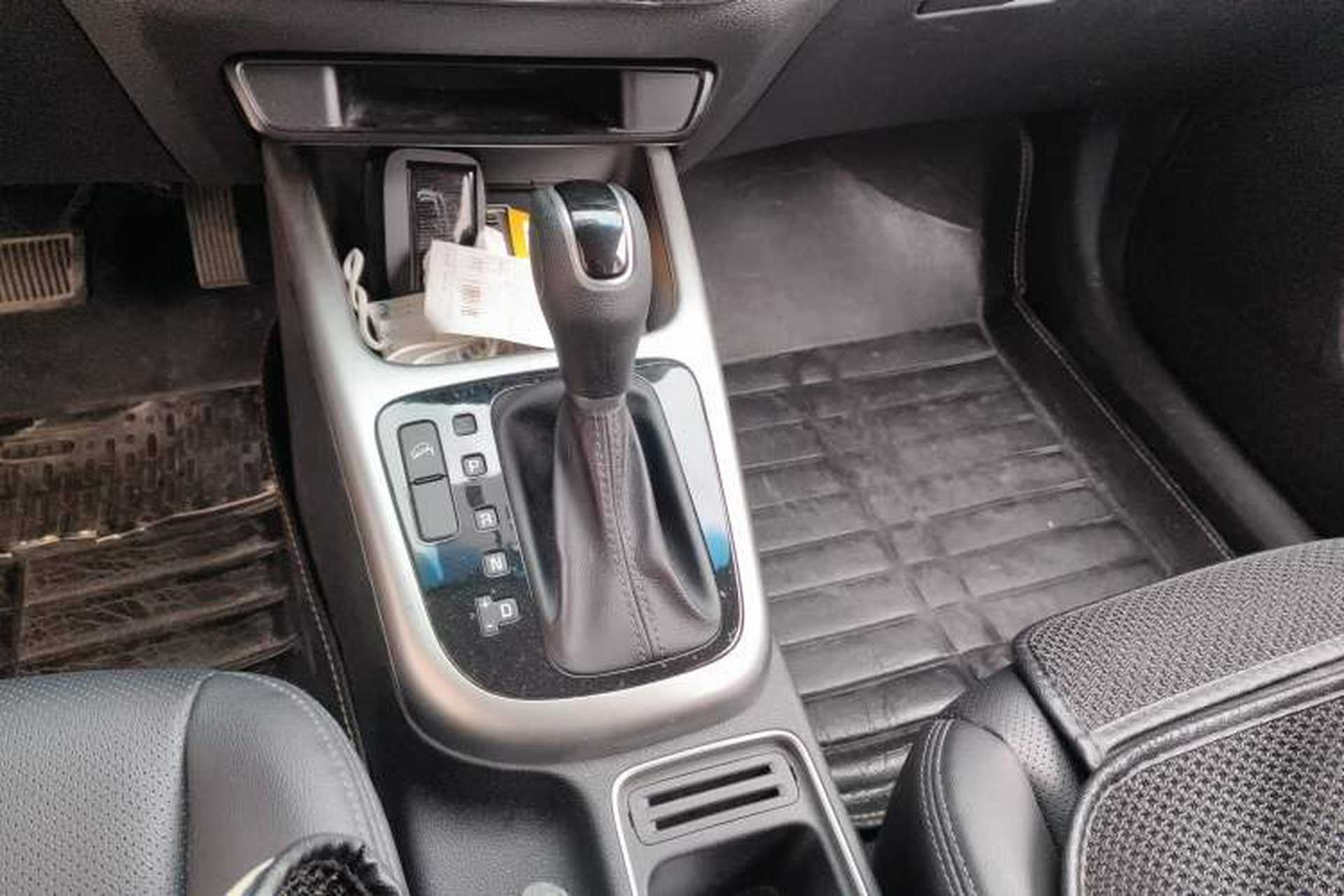 Used Kia KX3 2015 1.6L Automatic Two-Wheel Drive DLX Gear Lever