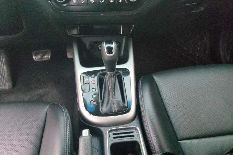 Used Kia KX3 2015 1.6L Automatic Two-Wheel Drive DLX Gear Lever