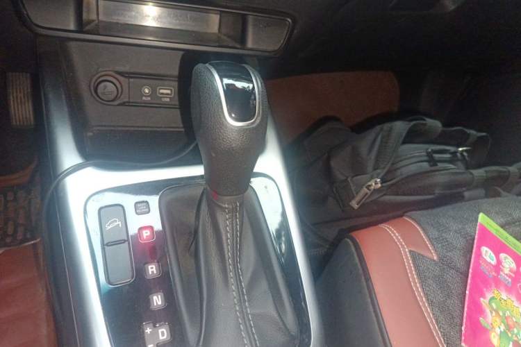 Used Kia KX3 2015 1.6L Automatic Two-Wheel Drive DLX Gear Lever