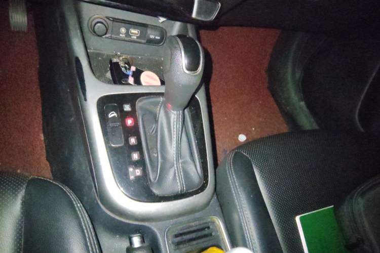 Used Kia KX3 2015 1.6L Automatic Two-Wheel Drive DLX Gear Lever