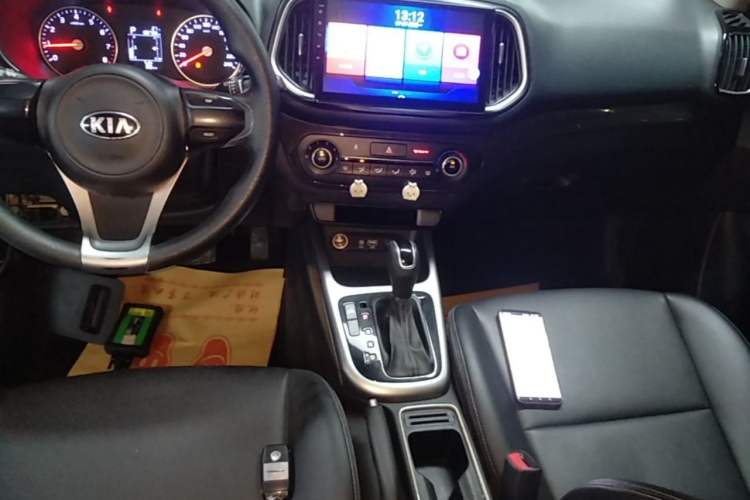 Used Kia KX3 2015 1.6L Automatic Two-Wheel Drive DLX Gear Lever