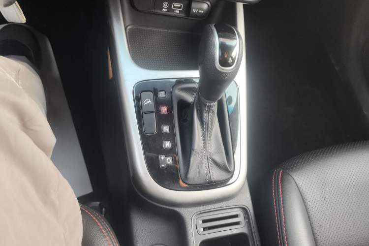 Used Kia KX3 2015 1.6L Automatic Two-Wheel Drive GLS Gear Lever