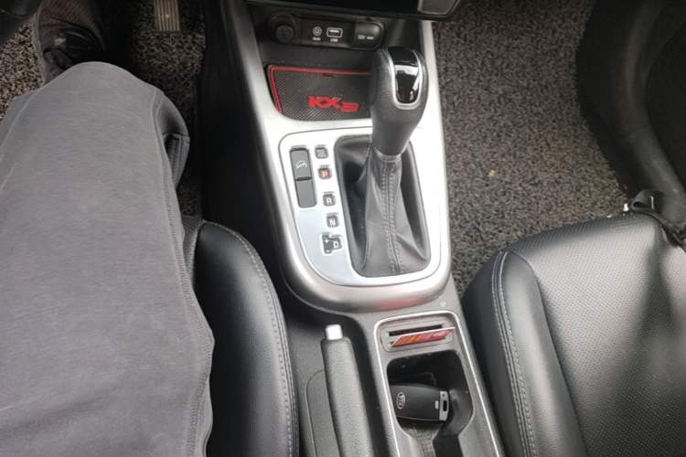 Used Kia KX3 2015 1.6L Automatic Two-Wheel Drive DLX Gear Lever